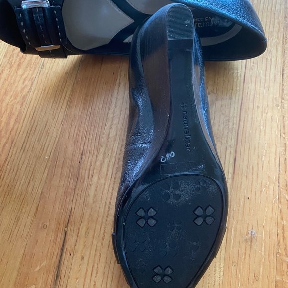 Naturalizer Beata Black Leather Wedges - Picture 3 of 4